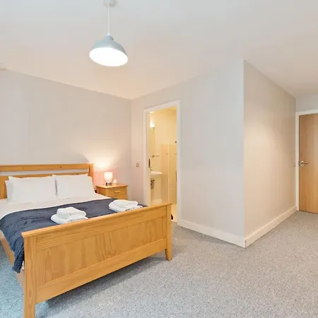 Apartment Bright 2br In City Centre