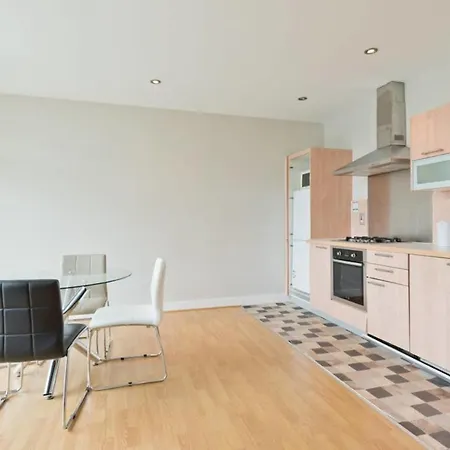 Apartment Bright 2br In City Centre