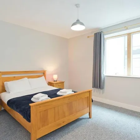 Bright 2br In City Centre Apartment *
