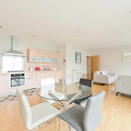 Bright 2br In City Centre